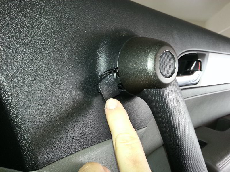 Honda-CR-V-Interior-Door-Panel-Removal-Guide-068