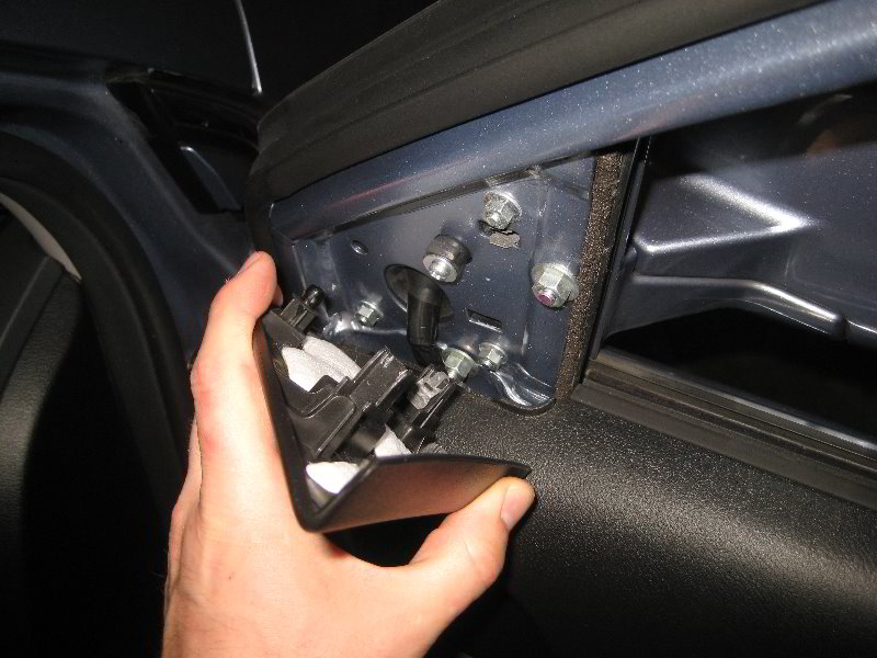 Honda-CR-V-Interior-Door-Panel-Removal-Guide-077