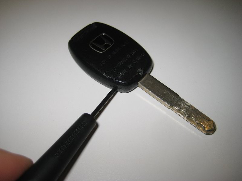 Honda-CR-V-Key-Fob-Battery-Replacement-Guide-006