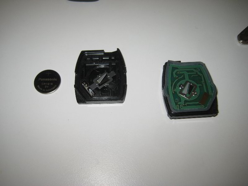 Honda-CR-V-Key-Fob-Battery-Replacement-Guide-013