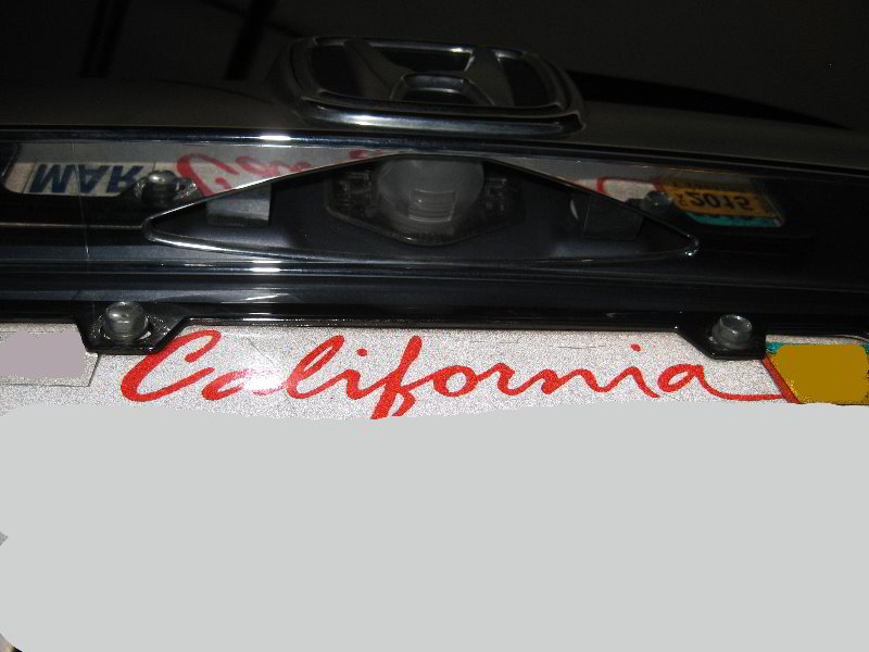 Honda-CR-V-License-Plate-Light-Bulb-Replacement-Guide-001