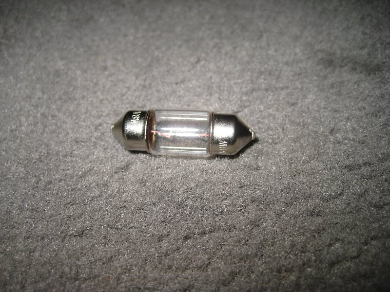 Honda-CR-V-Map-Light-Bulbs-Replacement-Guide-007