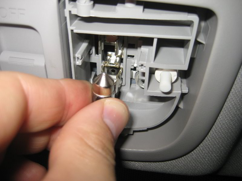 Honda-CR-V-Map-Light-Bulbs-Replacement-Guide-009