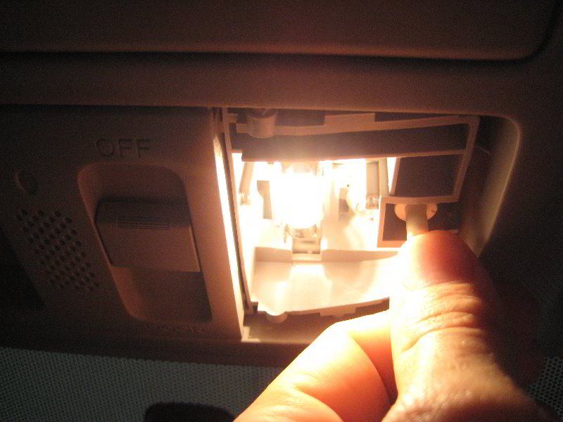 Honda-CR-V-Map-Light-Bulbs-Replacement-Guide-011