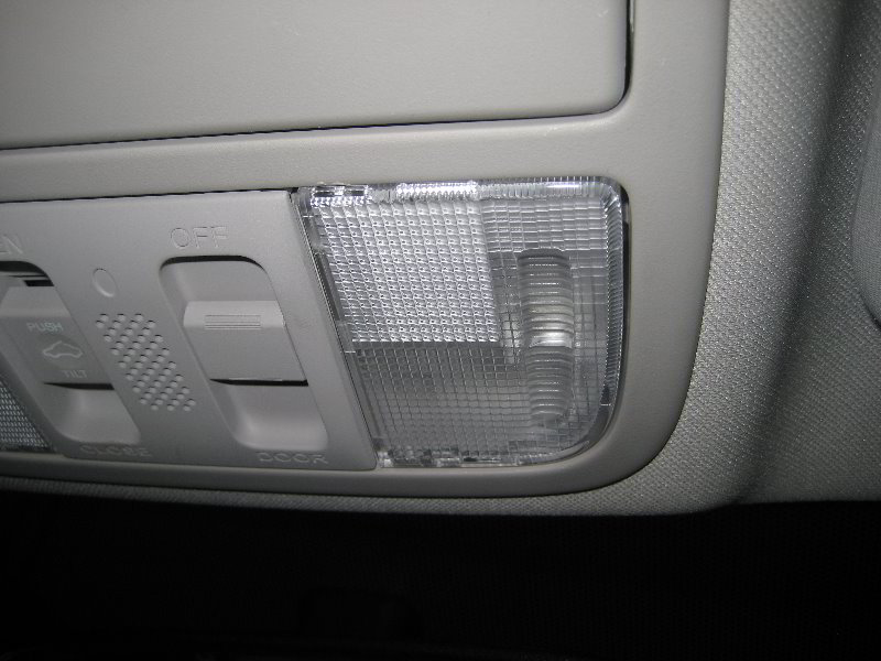 Honda-CR-V-Map-Light-Bulbs-Replacement-Guide-014