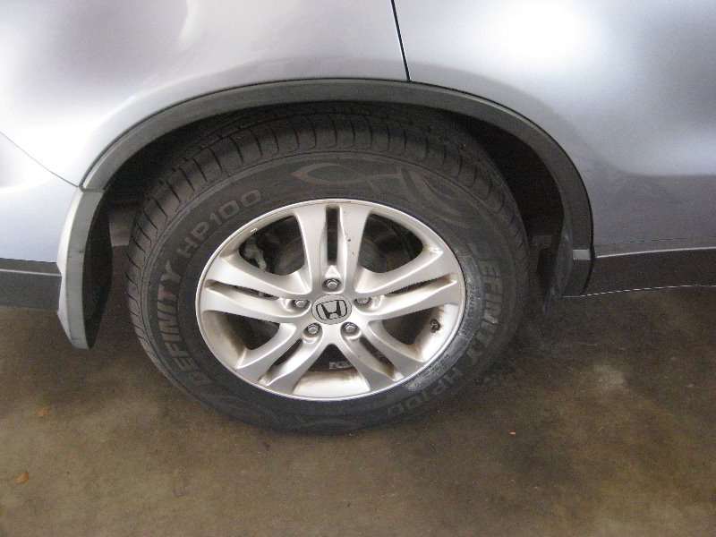 Honda-CR-V-Rear-Disc-Brake-Pads-Replacement-Guide-001