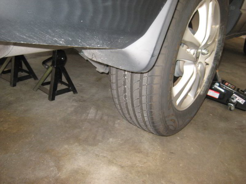 Honda-CR-V-Rear-Disc-Brake-Pads-Replacement-Guide-003