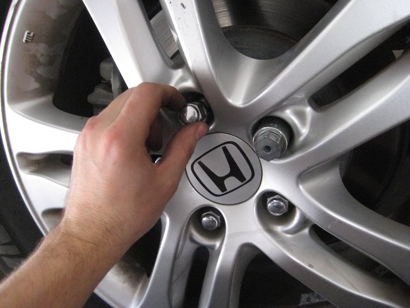 Honda-CR-V-Rear-Disc-Brake-Pads-Replacement-Guide-004