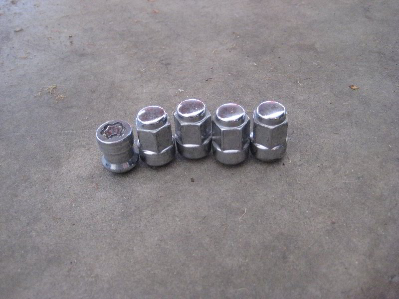 Honda-CR-V-Rear-Disc-Brake-Pads-Replacement-Guide-005