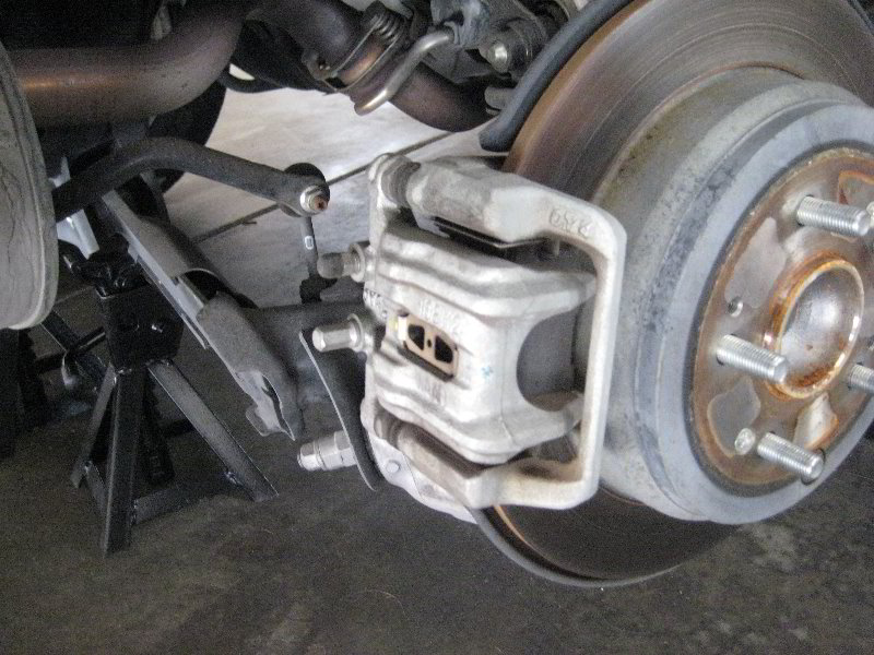 HondaCRVRearDiscBrakePadsReplacementGuide007