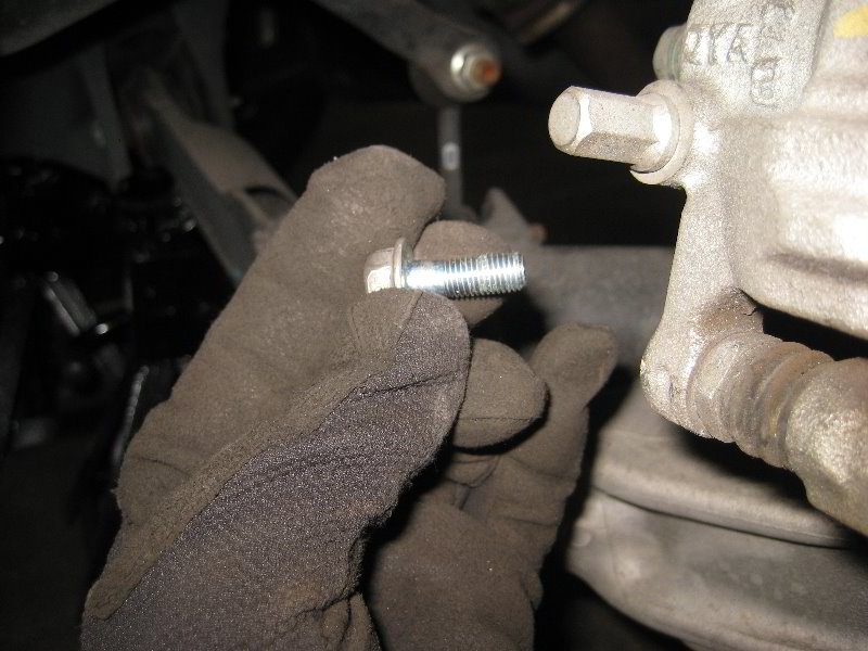 Honda-CR-V-Rear-Disc-Brake-Pads-Replacement-Guide-010