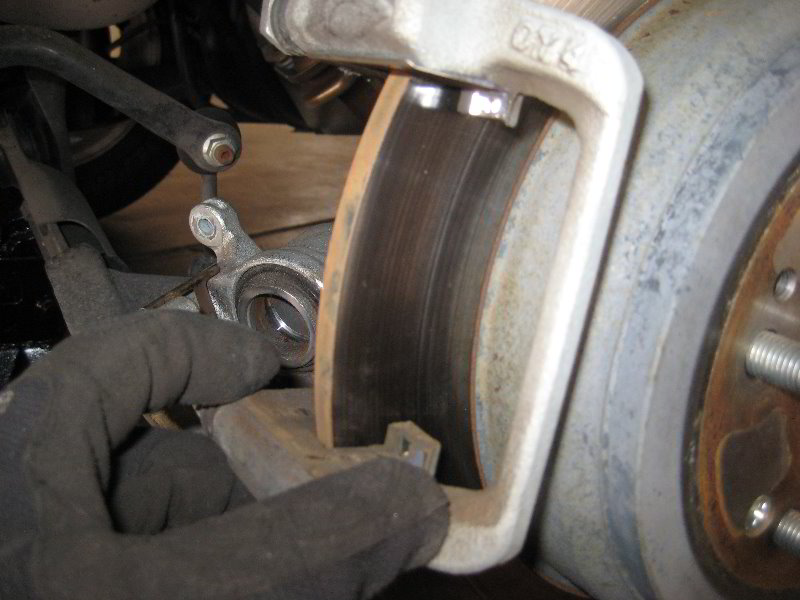 HondaCRVRearDiscBrakePadsReplacementGuide021