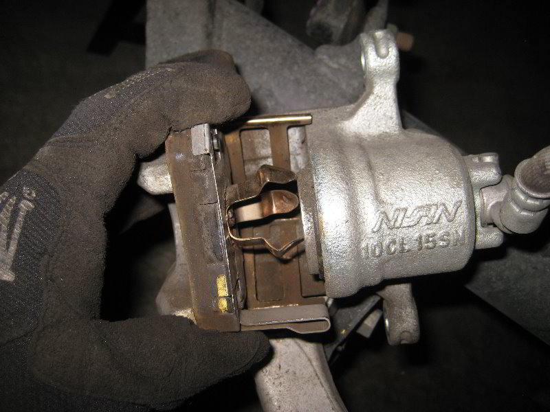 Honda-CR-V-Rear-Disc-Brake-Pads-Replacement-Guide-025