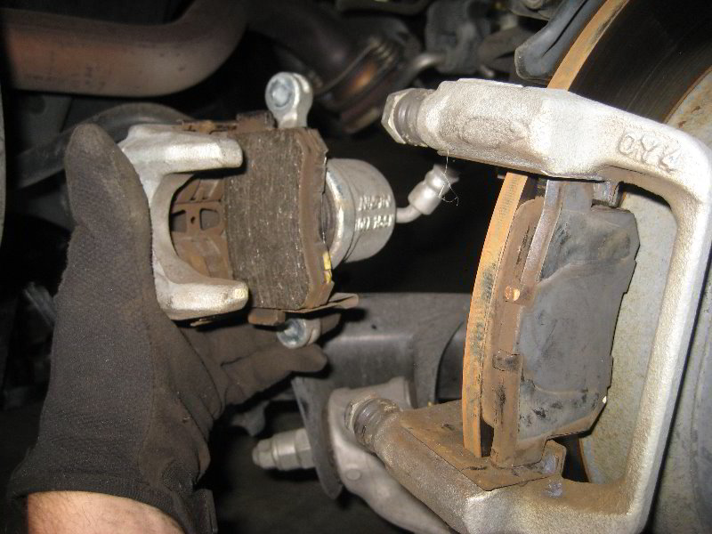 Honda-CR-V-Rear-Disc-Brake-Pads-Replacement-Guide-026