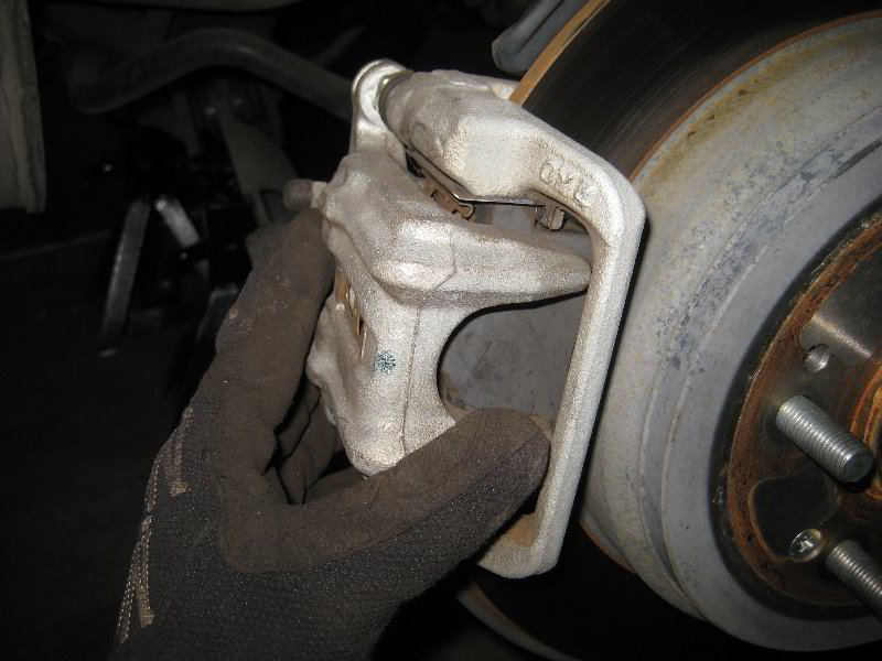 Honda-CR-V-Rear-Disc-Brake-Pads-Replacement-Guide-027