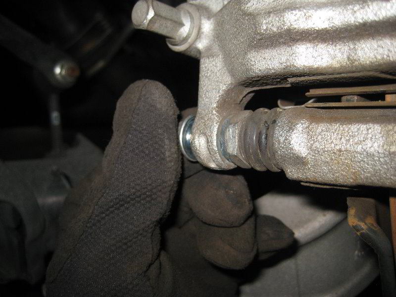 Honda-CR-V-Rear-Disc-Brake-Pads-Replacement-Guide-028