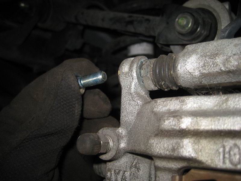 Honda-CR-V-Rear-Disc-Brake-Pads-Replacement-Guide-029