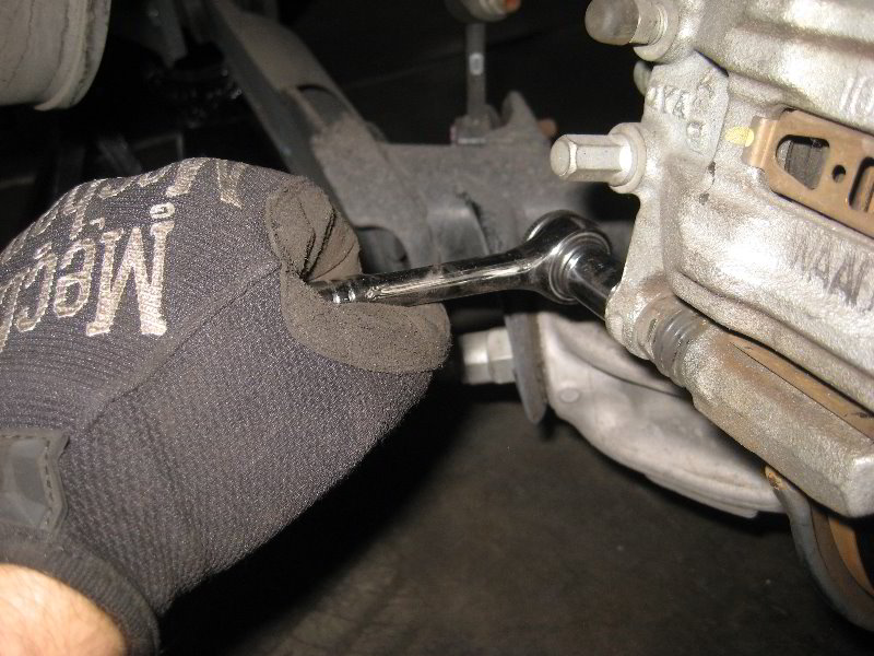 Honda-CR-V-Rear-Disc-Brake-Pads-Replacement-Guide-030