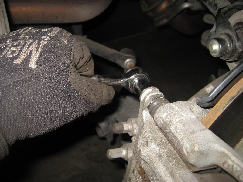 Honda-CR-V-Rear-Disc-Brake-Pads-Replacement-Guide-031