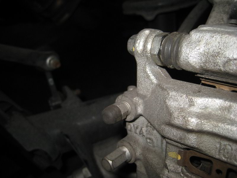 Honda-CR-V-Rear-Disc-Brake-Pads-Replacement-Guide-032