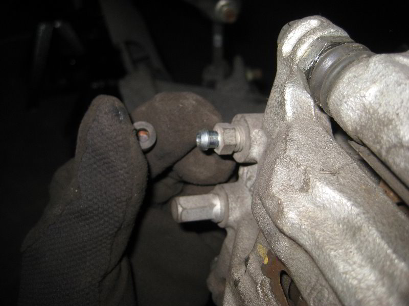 Honda-CR-V-Rear-Disc-Brake-Pads-Replacement-Guide-033