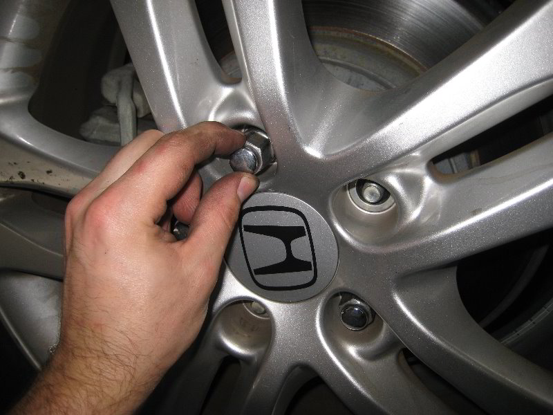 Honda-CR-V-Rear-Disc-Brake-Pads-Replacement-Guide-035