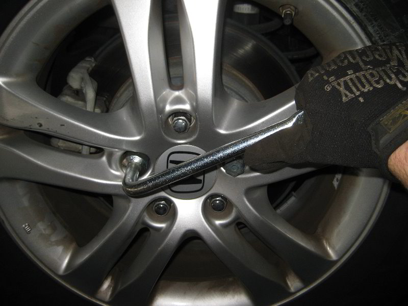 Honda-CR-V-Rear-Disc-Brake-Pads-Replacement-Guide-036