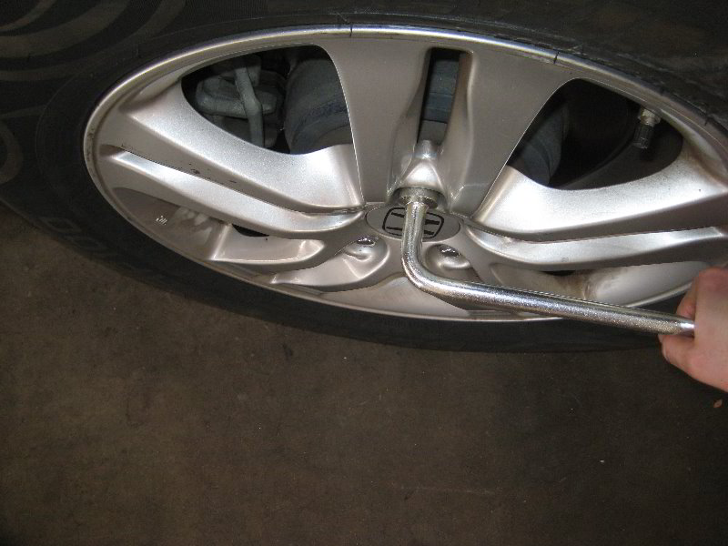 Honda-CR-V-Rear-Disc-Brake-Pads-Replacement-Guide-038