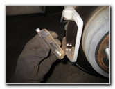 Honda-CR-V-Rear-Disc-Brake-Pads-Replacement-Guide-014