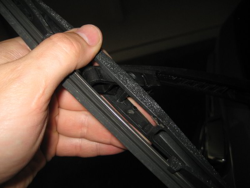 HondaCRVRearWindowWiperBladeReplacementGuide006