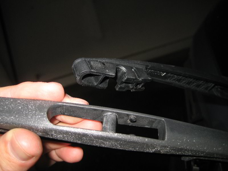 HondaCRVRearWindowWiperBladeReplacementGuide007