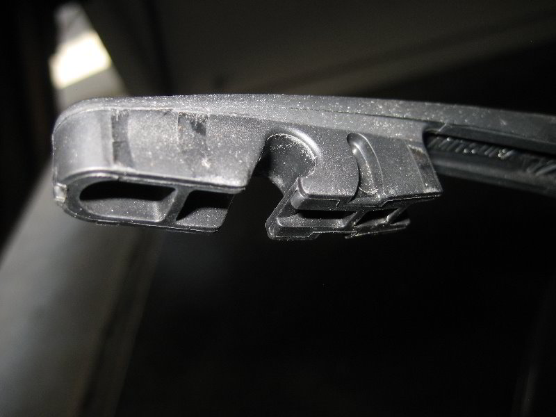 HondaCRVRearWindowWiperBladeReplacementGuide008