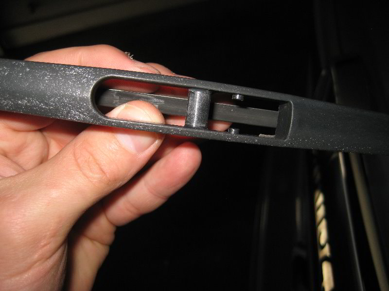 HondaCRVRearWindowWiperBladeReplacementGuide009