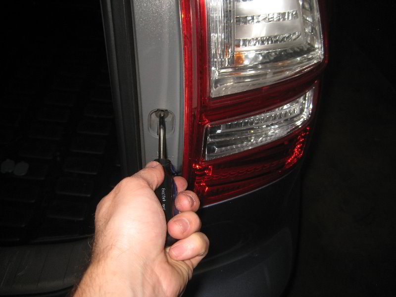 Honda-CR-V-Tail-Light-Bulbs-Replacement-Guide-009