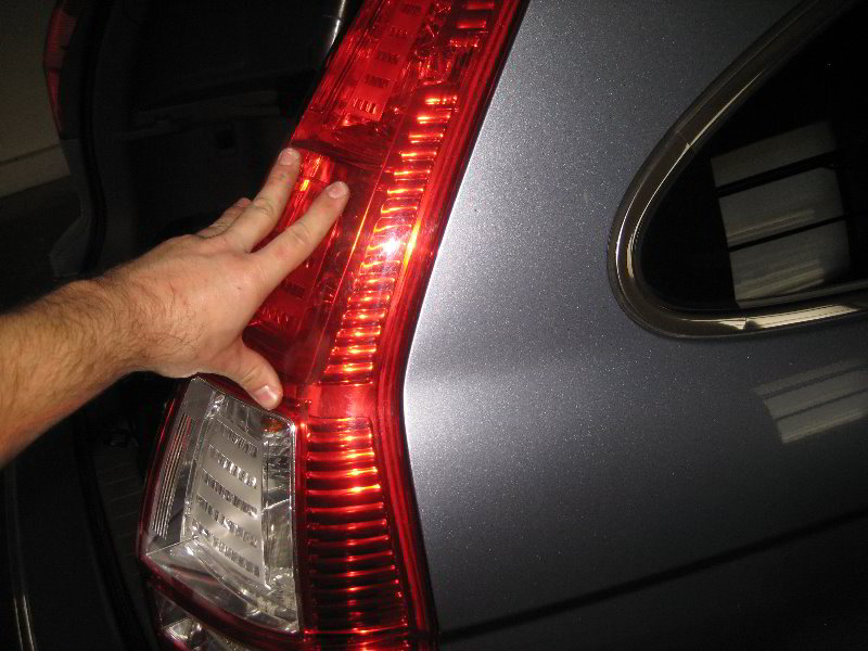 Honda-CR-V-Tail-Light-Bulbs-Replacement-Guide-033