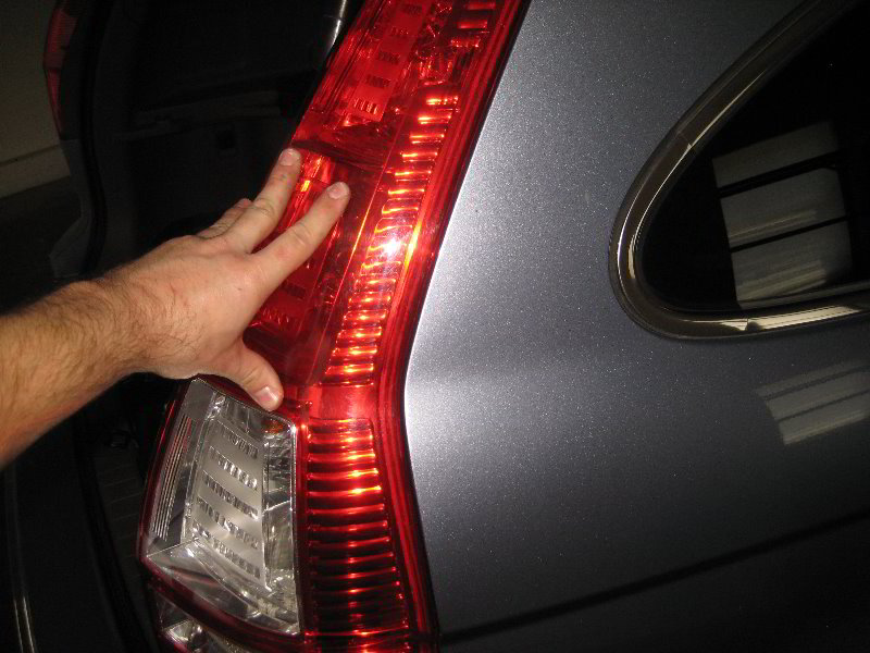 Honda-CR-V-Tail-Light-Bulbs-Replacement-Guide-033