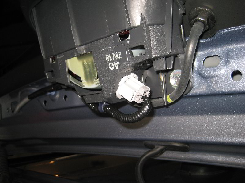 Honda-CR-V-Third-Brake-Light-Bulb-Replacement-Guide-007