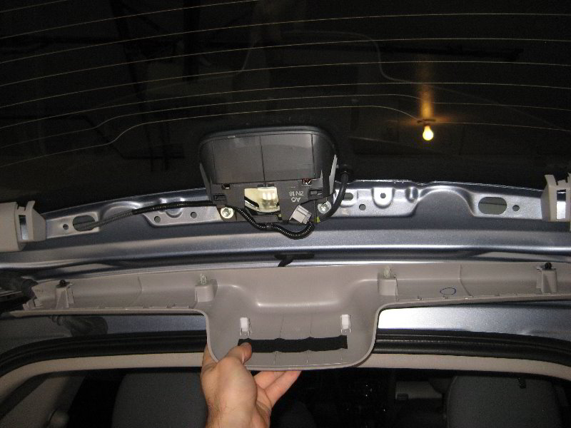 Honda-CR-V-Third-Brake-Light-Bulb-Replacement-Guide-014