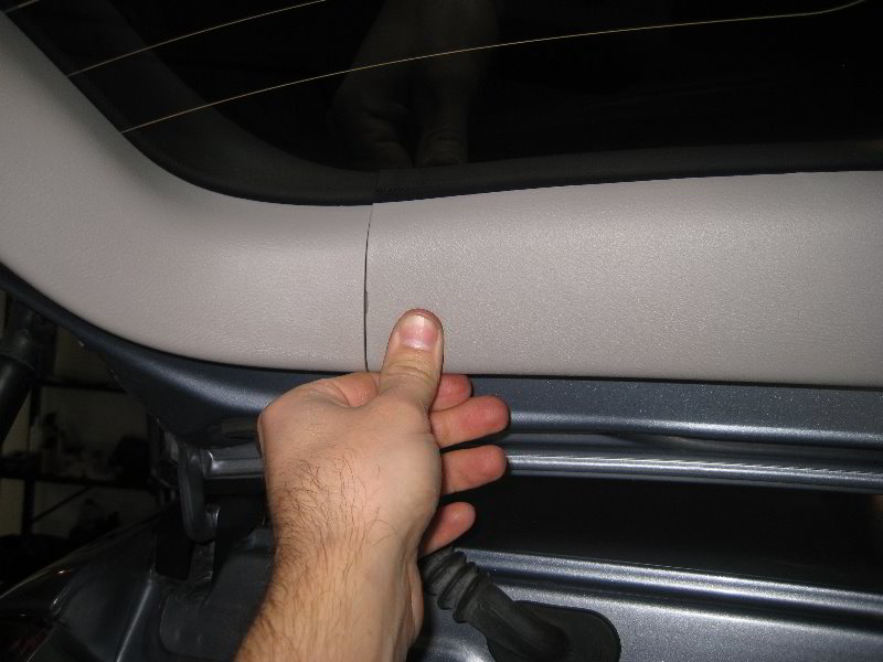 Honda-CR-V-Third-Brake-Light-Bulb-Replacement-Guide-016