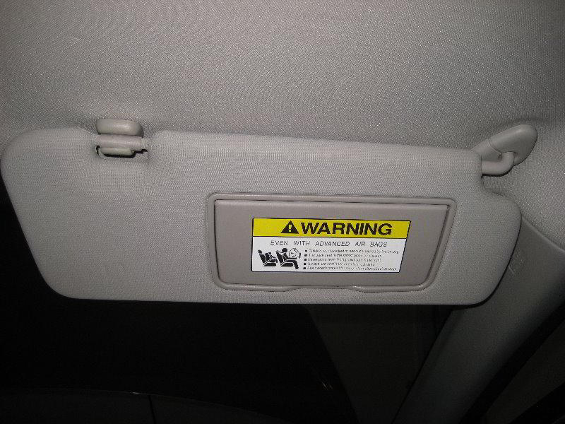 Honda-CR-V-Vanity-Mirror-Light-Bulb-Replacement-Guide-001