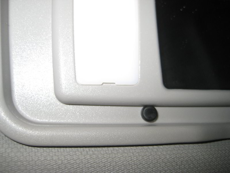 Honda-CR-V-Vanity-Mirror-Light-Bulb-Replacement-Guide-003