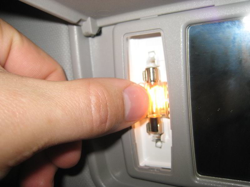 Honda-CR-V-Vanity-Mirror-Light-Bulb-Replacement-Guide-010
