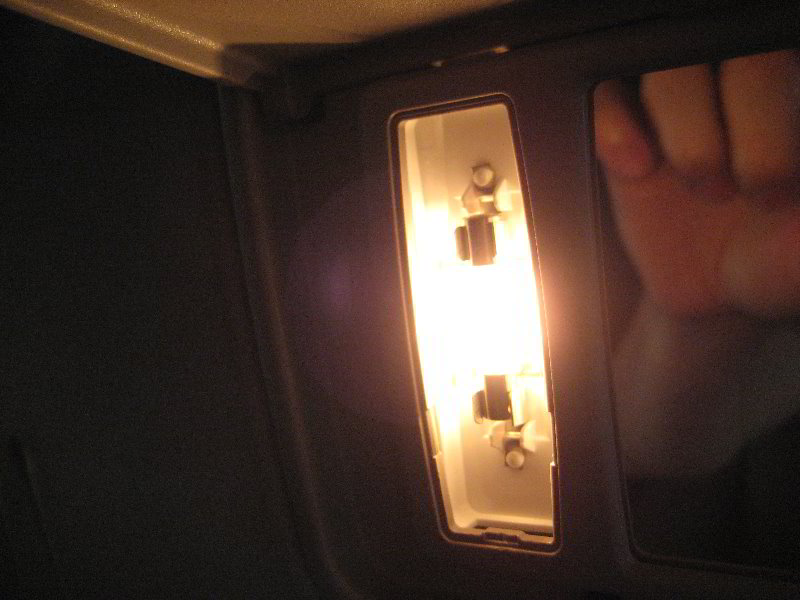 Honda-CR-V-Vanity-Mirror-Light-Bulb-Replacement-Guide-011