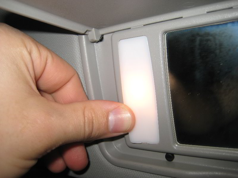 Honda-CR-V-Vanity-Mirror-Light-Bulb-Replacement-Guide-013