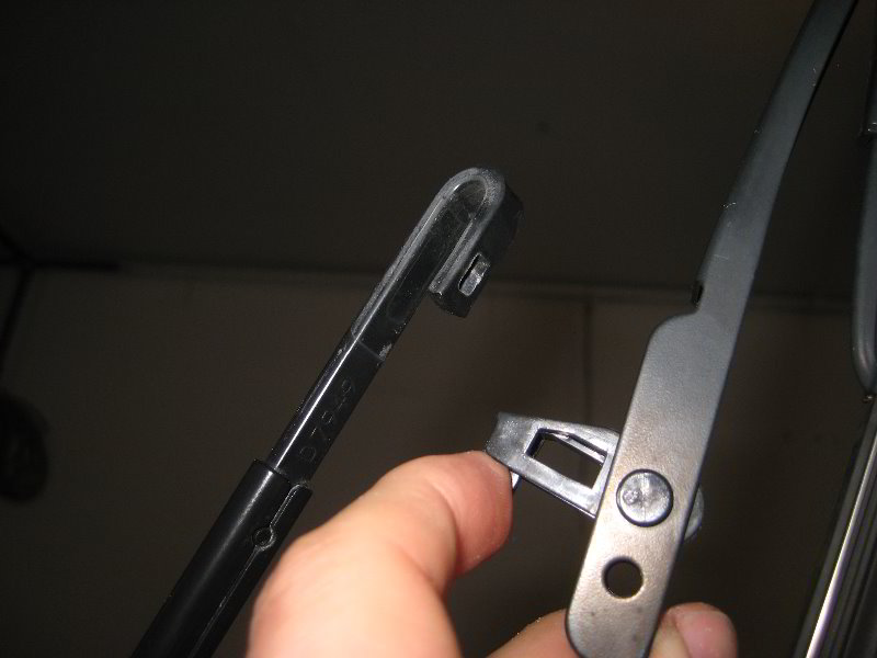 Honda-CR-V-Windshield-Wiper-Blades-Replacement-Guide-006