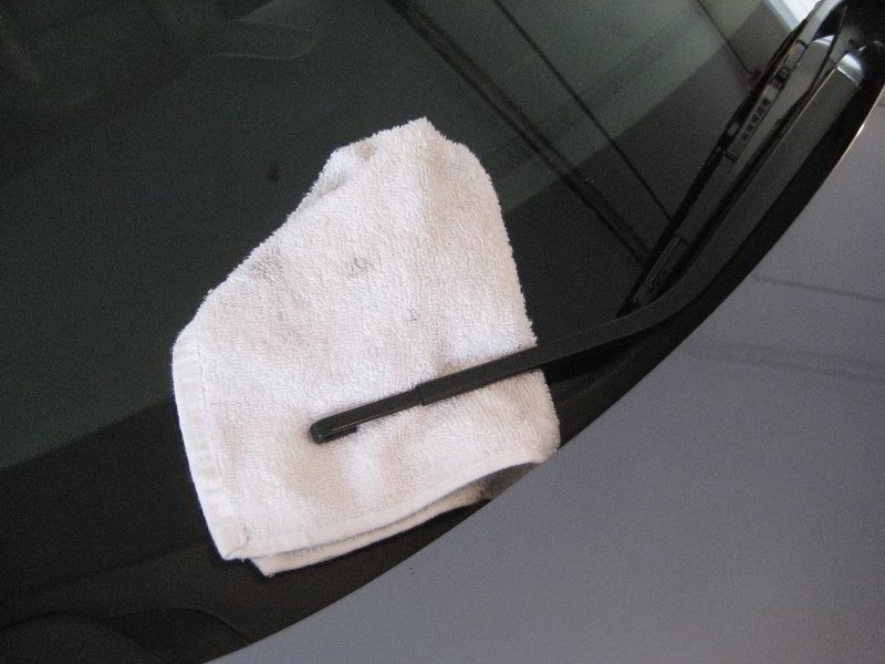 Honda-CR-V-Windshield-Wiper-Blades-Replacement-Guide-007