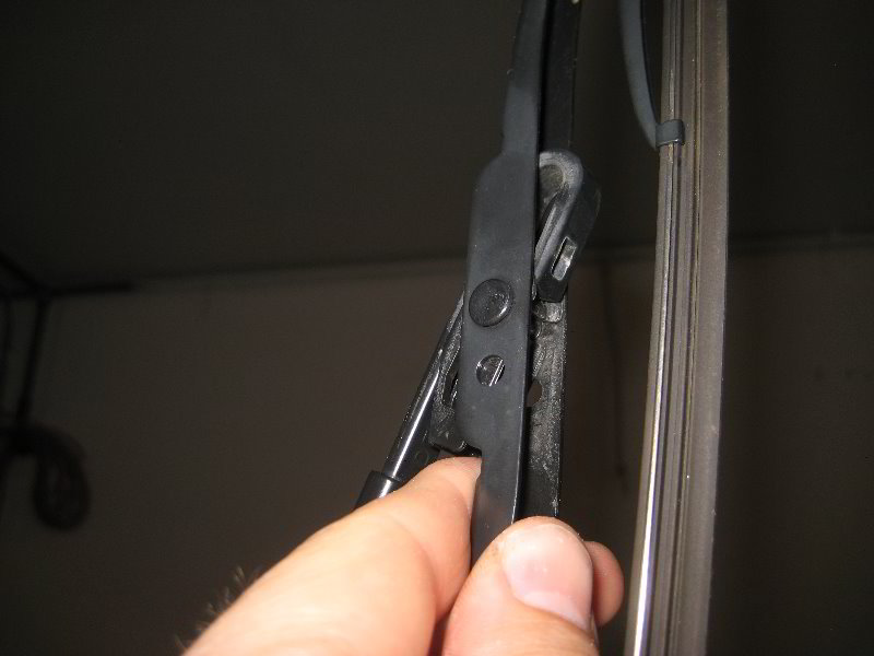HondaCRVWindshieldWiperBladesReplacementGuide010