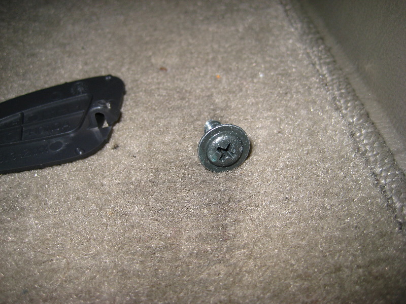 Honda-Civic-Front-Door-Speaker-Replacement-Guide-006