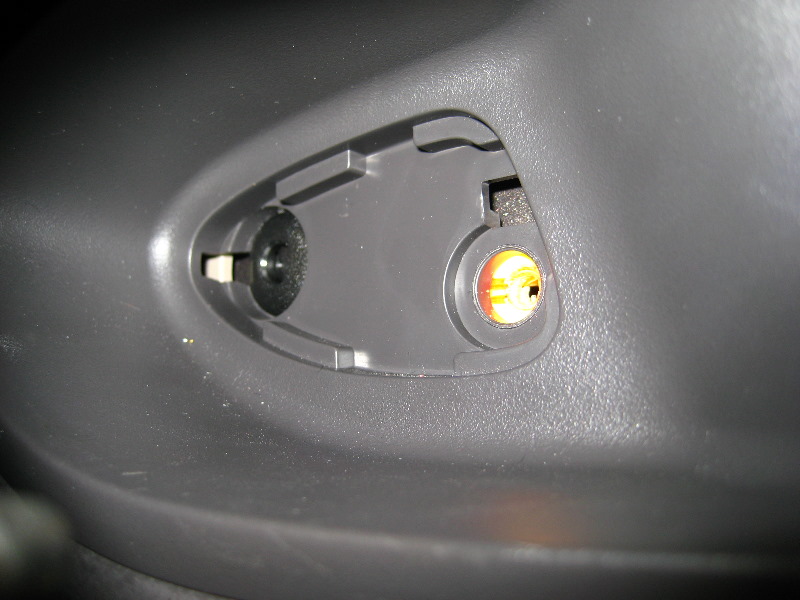 Honda-Civic-Front-Door-Speaker-Replacement-Guide-009