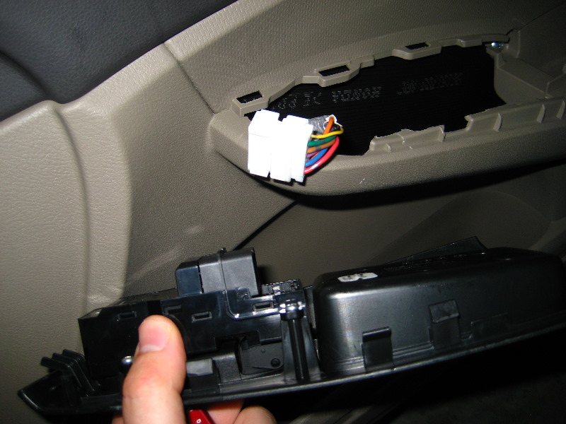 Honda-Civic-Front-Door-Speaker-Replacement-Guide-014